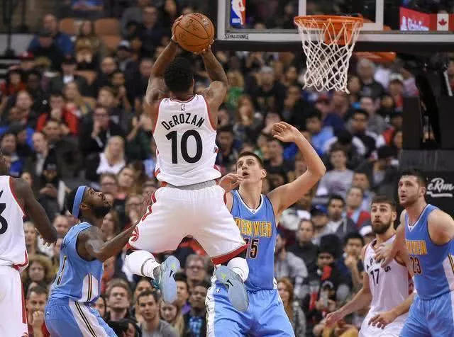 队在边路渗 队在边路渗