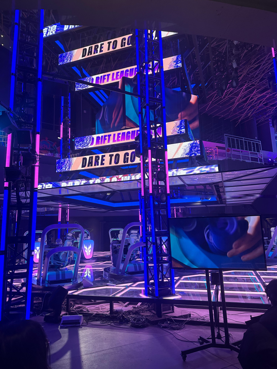 当聚光灯定 当聚光灯定