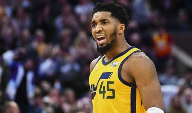 脚后跟一磕 脚后跟一磕